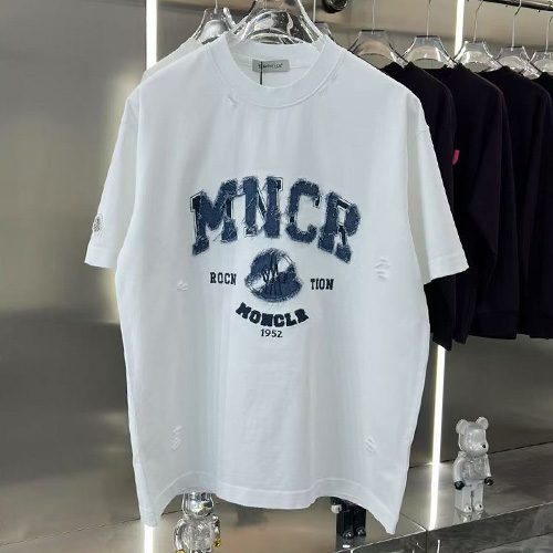 [명품레플리카.MONCLER] 몽클레어 25SS 로고 그래픽 자수 반팔 티셔츠 (2컬러), BM21160, G5, 홍콩명품의류,구매대행,온라인명품