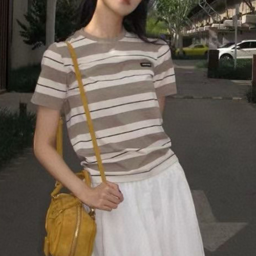 [명품레플리카,MIU MIU] 미우미우 25SS 로고 여성 스트라이프 반팔 티셔츠 (화이트), BM21237, KB, 홍콩명품의류,구매대행,온라인명품