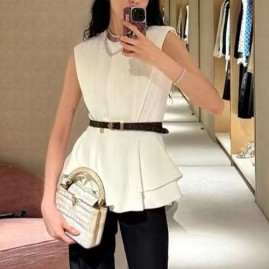 [홍콩명품.LOUIS VUITTON] 루이비통 25SS 로고 여성 슬리브리스 자켓 (화이트), BM21249, MR, 홍콩명품의류,구매대행,온라인명품