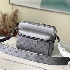 [홍콩명품.Louis Vuitton] 루이비통 모노그램 타이가라마 아웃도어 남성용 메신저백 M30830, 홍콩명품가방,최신,22SS,남자가방,미러급,레플리카,무브타임,직구쇼핑몰