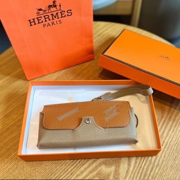 [홍콩명품.Hermes] 에르메스 23SS 가죽 안경케이스 In the Loop Wink (브라운), BGM1255, H3, 홍콩명품가방,손목가방,크로스백,핸드백,구매대행,무브타임