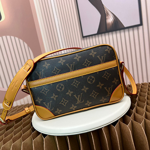 [홍콩명품.LOUIS VUITTON] 루이비통 23SS 모노그램 다랑어 카 데 러 M51276, BGM1415, TOP, 홍콩명품가방,손목가방,크로스백,핸드백,구매대행,무브타임