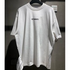 [홍콩명품.VETEMENTS] 베트멍 24SS 로고 프린트 반팔 티셔츠 (화이트), BM12086, VT, 홍콩명품의류,구매대행,온라인명품