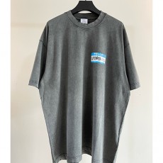 [홍콩명품.VETEMENTS] 베트멍 24SS 로고 프린트 장식 반팔 티셔츠 (그레이), BM12091, VT, 홍콩명품의류,구매대행,온라인명품