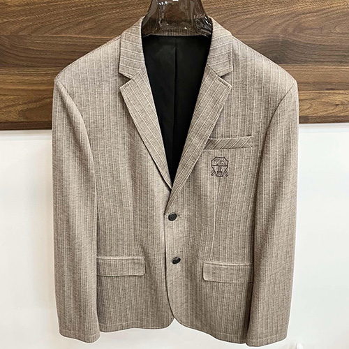 [홍콩명품.Brunello Cucinelli ] 브루넬로쿠치넬리 24SS 로고 자수 정장 수트 자켓 (베이지), BM12420, HH, 홍콩명품의류,구매대행,온라인명품