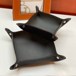 [홍콩명품.Hermes] 에르메스 24SS 로고 선물용 레더 가죽 인테리어 소품 수납판 2PCS (올블랙, S-22x22cm, L-25x25cm), ET2258, ZAKKA, 명품악세사리,팔찌,귀걸이,반지