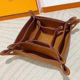 [홍콩명품.Hermes] 에르메스 24SS 로고 선물용 레더 가죽 인테리어 소품 수납판 3PCS (브라운, S-13x13cm, M-22x22cm, L-25x25cm), ET2274, ZAKKA, 명품악세사리,팔찌,귀걸이,반지