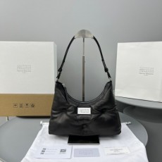 [홍콩명품.Maison Margiela] 메종마르지엘라 24SS 글램슬램 스물 호보백 SB3WG0024 (블랙), BGM2805, 홍콩명품가방,명품쇼핑몰,크로스백,핸드백,구매대행,무브타임