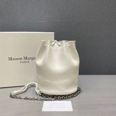 [홍콩명품.Maison Margiela] 메종마르지엘라 24SS 로고 타비 버킷 숄더백 SB3WG0028 (화이트), BGM2841, 홍콩명품가방,명품쇼핑몰,크로스백,핸드백,구매대행,무브타임