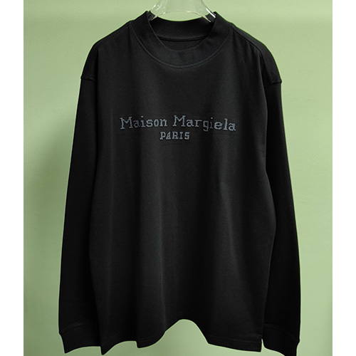 [홍콩명품.Maison Margiela] 메종마르지엘라 24SS 로고 자수 오버핏 긴팔 티셔츠 (블랙), BM13223, JL, 홍콩명품의류,구매대행,온라인명품