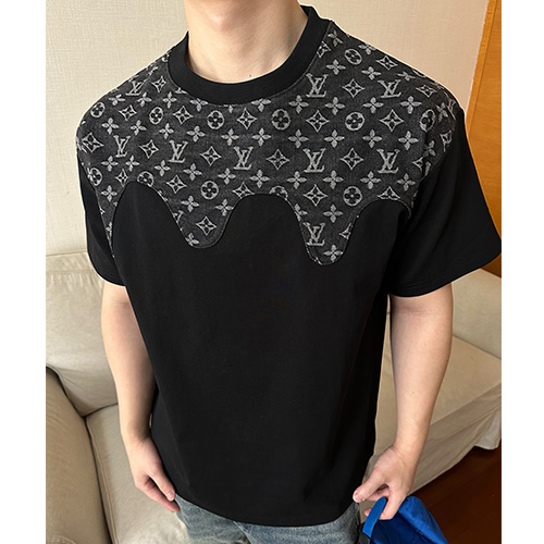 [홍콩명품.LOUIS VUITTON] 루이비통 24SS 로고 모노그램 반팔 티셔츠 (블랙), BM13386, TOP, 홍콩명품의류,구매대행,온라인명품