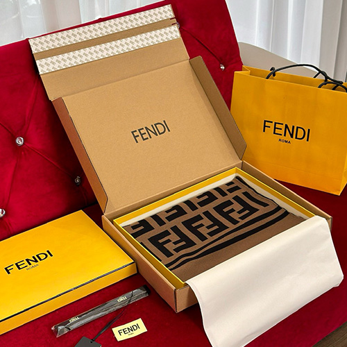 [홍콩명품,FENDI] 펜디 24SS 로고 패턴 스카프 머플러 (브라운), ET2455, JX, 홍콩명품가방,명품쇼핑몰,크로스백,핸드백,구매대행,무브타임