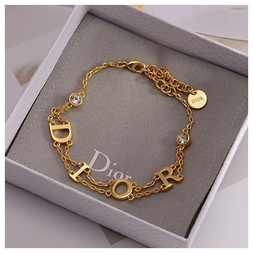 [홍콩명품,Christian Dior] 디올 24SS 로고 이니셜 다이아 장식 팔찌 (골드), ET2485, NNT, 홍콩명품가방,명품쇼핑몰,크로스백,핸드백,구매대행,무브타임