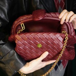 [홍콩명품.BOTTEGA VENETA] 보테가베네타 24SS 로고 Lauren 1980 teen clutch 인트레치아토 레더 가죽 크로스백 (레드), BGM3324, BT, 홍콩명품가방,명품쇼핑몰,크로스백,핸드백,구매대행,무브타임