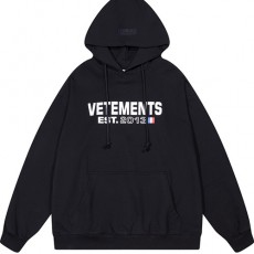 [홍콩명품.VETEMENTS] 베트멍 24SS 로고 프린트 후드 티셔츠 (블랙), BM15463, JU, 홍콩명품의류,구매대행,온라인명품