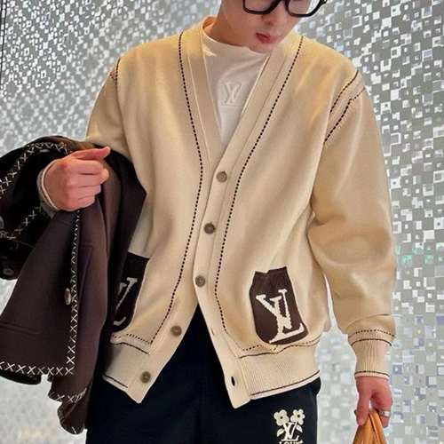 [홍콩명품.LOUIS VUITTON] 루이비통 24SS 로고 V넥 니트 가디건 자켓 (베이지), BM15466, JU, 홍콩명품의류,구매대행,온라인명품