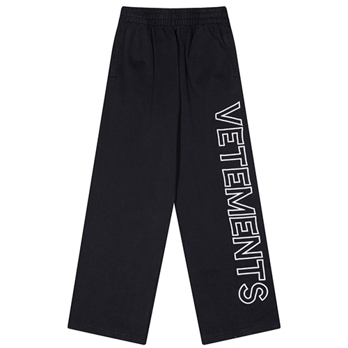 [홍콩명품.VETEMENTS] 베트멍 24SS 로고 프린트 팬츠 바지 (블랙), BM15477, JU, 홍콩명품의류,구매대행,온라인명품