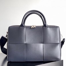 [홍콩명품.BOTTEGA VENETA] 보테가베네타 24SS 로고 인트레치아토 레더 가죽 메신저백 크로스백 (네이비), BGM4173, BT, 홍콩명품가방,명품쇼핑몰,크로스백,핸드백,구매대행