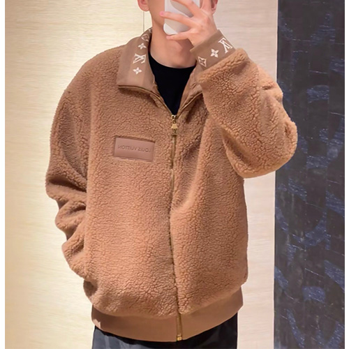 [홍콩명품.LOUIS VUITTON] 루이비통 24SS 로고 모노그램 플리스 봄버 자켓 (브라운), BM17225, YS, 홍콩명품의류,구매대행,온라인명품