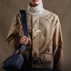 [홍콩명품.LOUIS VUITTON] 루이비통 24SS 로고 모노그램 그라데이션 봄버 자켓 1AFYAP (브라운), BM17693, JU, 홍콩명품의류,구매대행,온라인명품