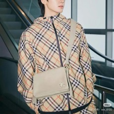 [홍콩명품.Burberry] 버버리 24SS 로고 체크패턴 리버서블 후드 바람막이 자켓 (블랙), BM17775, PG, 홍콩명품의류,구매대행,온라인명품