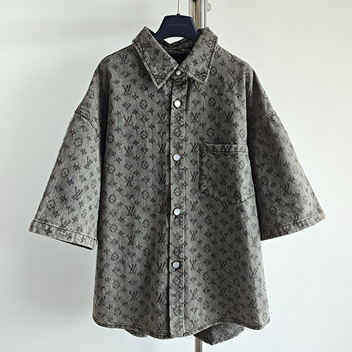 [홍콩명품.LOUIS VUITTON] 루이비통 25SS 로고 모노그램 데님 반팔 남방 셔츠 + 데님 쇼츠 반바지 상하의 세트 (그레이), BM19512, JU, 홍콩명품의류,구매대행,온라인명품