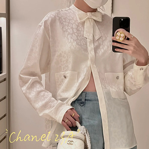 [홍콩명품.CHANEL] 샤넬 25SS 로고 패턴 여성 리본 장식 블라우스 셔츠 (2컬러), BM19557, PG, 홍콩명품의류,구매대행,온라인명품