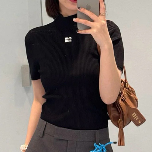[홍콩명품,MIU MIU] 미우미우 25SS 로고 여성 하이넥 니트 반팔 티셔츠 (블랙), BM19580, 13C, 홍콩명품의류,구매대행,온라인명품