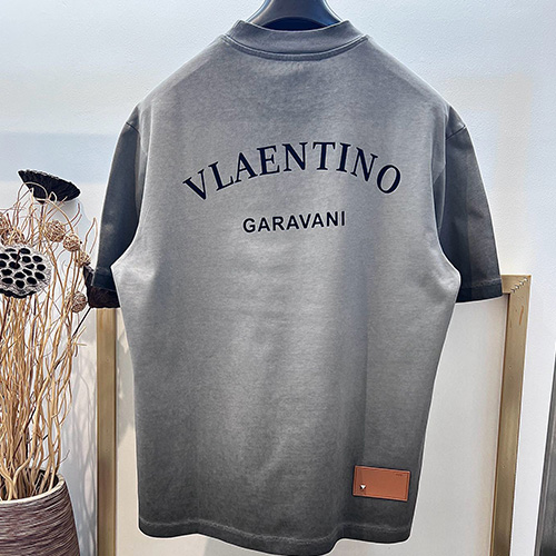 [홍콩명품.Valentino] 발렌티노 25SS 로고 프린트 워싱 반팔 티셔츠 (그레이), BM19705, YS, 홍콩명품의류,구매대행,온라인명품