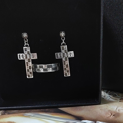 [가격문의][홍콩명품.Chrome Hearts] 크롬하츠 25SS 로고 MATTYBOY 925실버 이어링 귀걸이, ET2830, CR1, 홍콩명품의류,구매대행,온라인명품