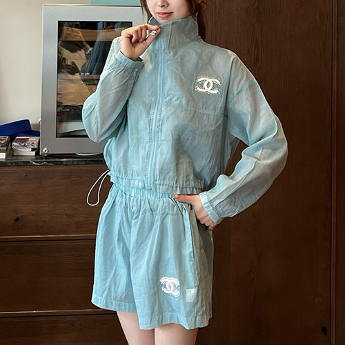 [홍콩명품.CHANEL] 샤넬 25SS 로고 여성 쇼트 바람막이 자켓 + 미니 쇼츠 반바지 상하의 세트 (2컬러), BM20429, 13C, 홍콩명품의류,구매대행,온라인명품