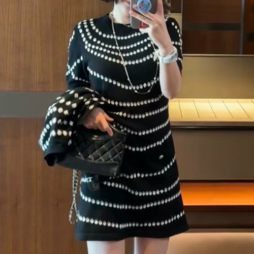 [홍콩명품.CHANEL] 샤넬 25SS 로고 패턴 여성 캐시미어 반팔 니트 원피스 (2컬러), BM20585, PG, 홍콩명품의류,구매대행,온라인명품