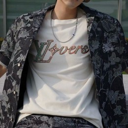 [홍콩명품.LOUIS VUITTON] 루이비통 25SS 로고 그래픽 반팔 티셔츠 (2컬러), BM20966, YS, 홍콩명품의류,구매대행,온라인명품