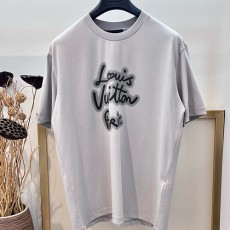 [홍콩명품.LOUIS VUITTON] 루이비통 25SS 로고 그래픽 프린트 반팔 티셔츠 (2컬러), BM20974, YS, 홍콩명품의류,구매대행,온라인명품