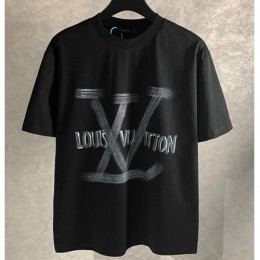 [가격문의][홍콩명품.LOUIS VUITTON] 루이비통 25SS 로고 그래픽 프린트 반팔 티셔츠 (2컬러), BM21072, S1F, 홍콩명품의류,구매대행,온라인명품