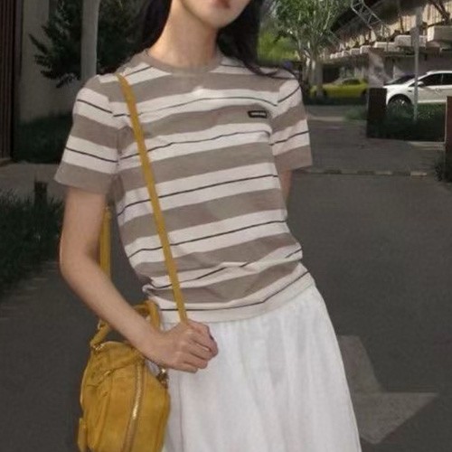 [명품레플리카,MIU MIU] 미우미우 25SS 로고 여성 스트라이프 반팔 티셔츠 (화이트), BM21237, KB, 홍콩명품의류,구매대행,온라인명품