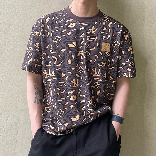 [홍콩명품.LOUIS VUITTON] 루이비통 25SS 로고 pharrell Williams X NIGO 반팔 티셔츠 (그레이), BM21280, S1F, 명품레플리카,미러급,온라인쇼핑몰사이트