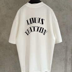 [홍콩명품.LOUIS VUITTON] 루이비통 25SS 로고 그래픽 자수 반팔 티셔츠 (2컬러), BM21438, JU, 명품레플리카,미러급,온라인쇼핑몰사이트
