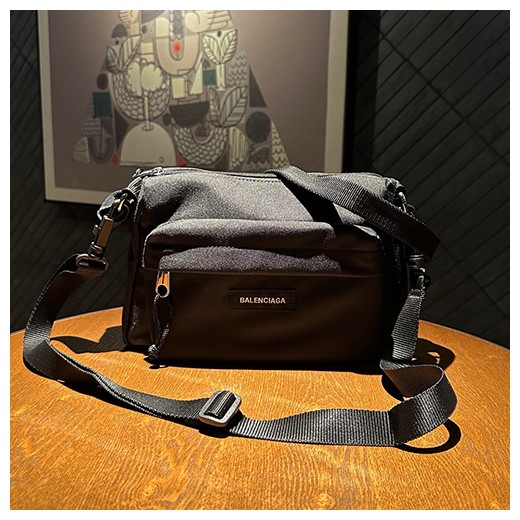 [홍콩명품.BALENCIAGA] 발렌시아가 25SS 로고 Explorer 크로스백, BGM4976, BUBU, 홍콩명품가방,명품쇼핑몰,크로스백,핸드백,구매대행