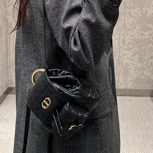 [홍콩명품,Christian Dior] 디올 25SS 로고 CARO 스몰 백팩 (블랙), BGM5010, 홍콩명품가방,명품쇼핑몰,크로스백,핸드백,구매대행