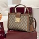 [홍콩명품.Gucci] 구찌 25SS 로고 패드록 미디엄 탑 핸들 핸드백 베이지 브라운 GG 패브릭 838992, BGM5043, GU2, 홍콩명품가방,명품쇼핑몰,크로스백,핸드백,구매대행