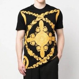 [홍콩명품.VERSACE] 베르사체 25SS 로고 패턴 반팔 티셔츠 (블랙), BM21743, SAM, 레플리카의류,미러급사이트