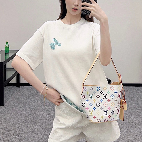 [가격문의][홍콩명품.LOUIS VUITTON] 루이비통 25SS 로고 여성 니트 반팔 티셔츠 (화이트), BM21777, TBG, 레플리카의류,미러급사이트