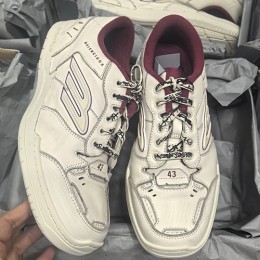 [홍콩명품.BALENCIAGA] 발렌시아가 25SS 로고 HAMPTONS WORN-OUT 스니커즈 운동화 (아이보리), SE5396, ALW, 명품스니커즈,운동화,구두,로퍼,하이탑,신발