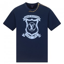 [홍콩명품.LOUIS VUITTON] 루이비통 25SS 로고 그래픽 프린트 반팔 티셔츠 (네이비), BM21931, JL, 레플리카의류,미러급사이트