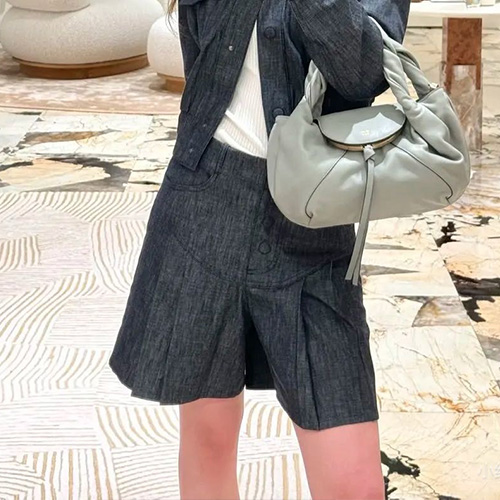 [홍콩명품,FENDI] 펜디 25SS 로고 여성 데님 쇼츠 핫팬츠, BM21947, MC, 레플리카의류,미러급사이트