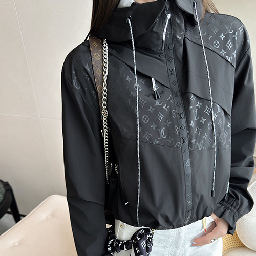 [홍콩명품.LOUIS VUITTON] 루이비통 25SS 로고 여성 모노그램 후드 윈드브레이커 자켓 (블랙), BM21968, MC, 레플리카의류,미러급사이트