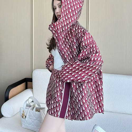 [홍콩명품,Christian Dior] 디올 25SS 로고 여성 오블리크 후드 바람막이 자켓 + 미니 쇼츠 햇팬츠 상하의 세트 (레드), BM21992, MC, 레플리카의류,미러급사이트