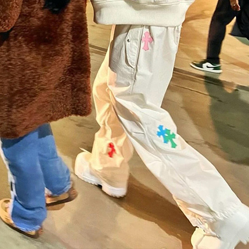 [홍콩명품.Chrome Hearts] 크롬하츠 25SS 로고 장식 오버핏 팬츠 바지 (화이트), BM22041, KK, 레플리카의류,미러급사이트