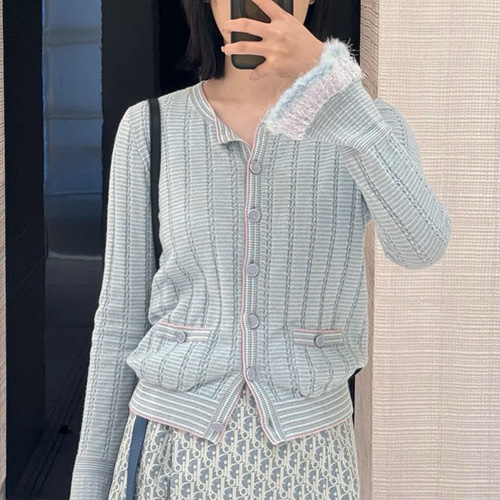 [홍콩명품.CHANEL] 샤넬 25SS 로고 여성 라운드넥 니트 가디건 (2컬러), BM22149, JL, 레플리카의류,미러급사이트